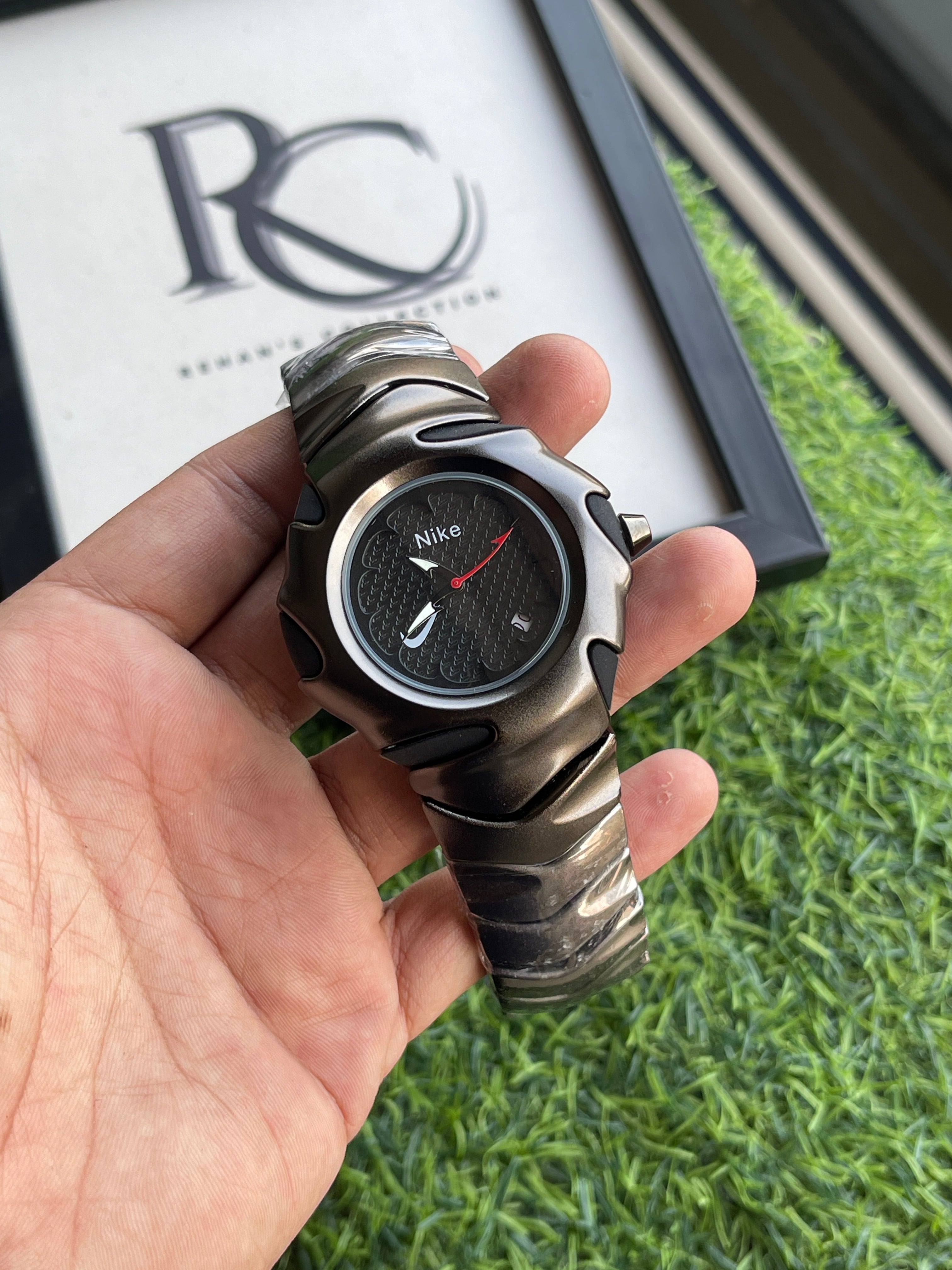 RC Nikee Sport Watch – Black chain & Black Textured Dial