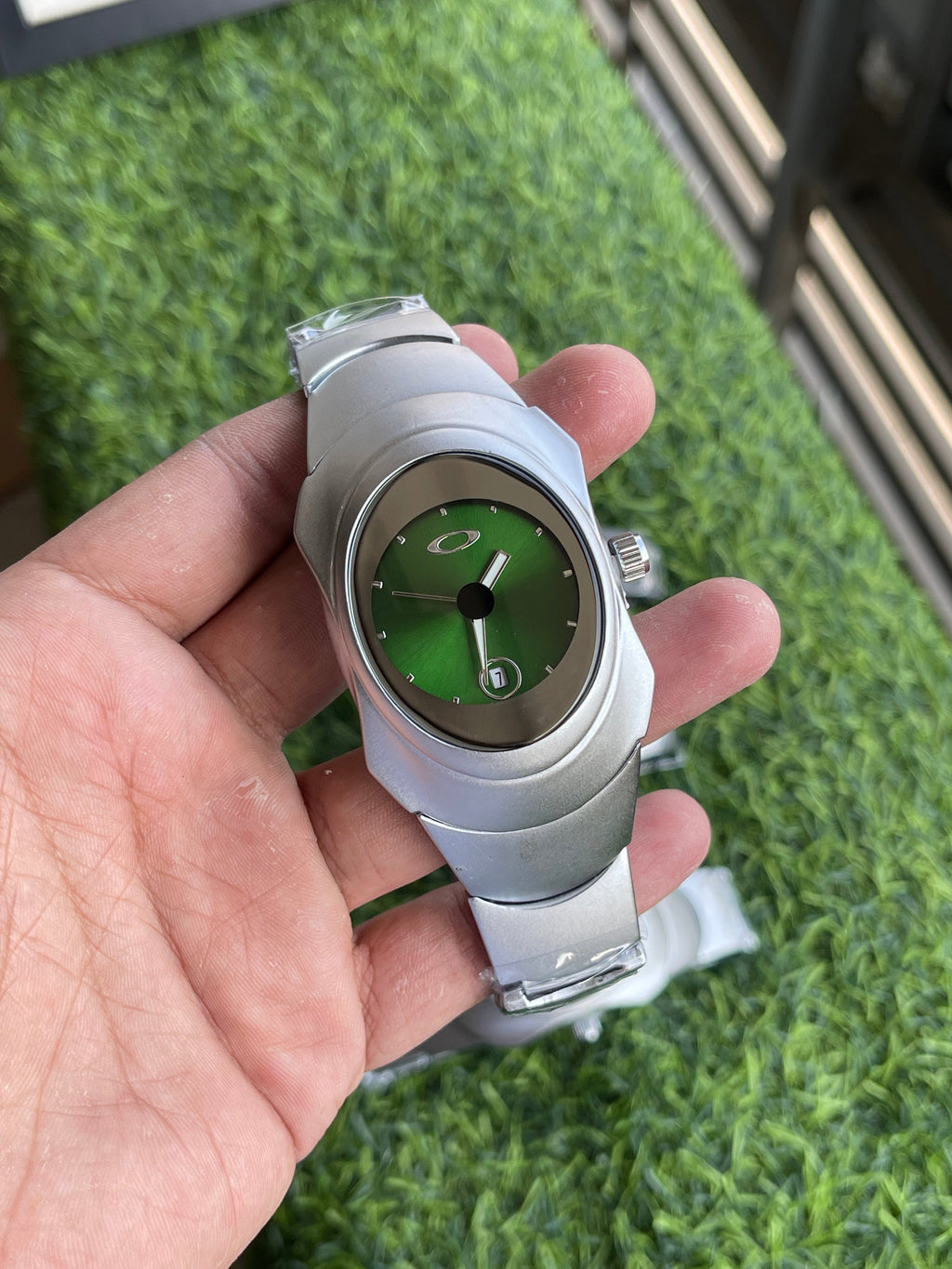 RC Oaakley-Style Silver Sport Watch – Green Sunburst Dial